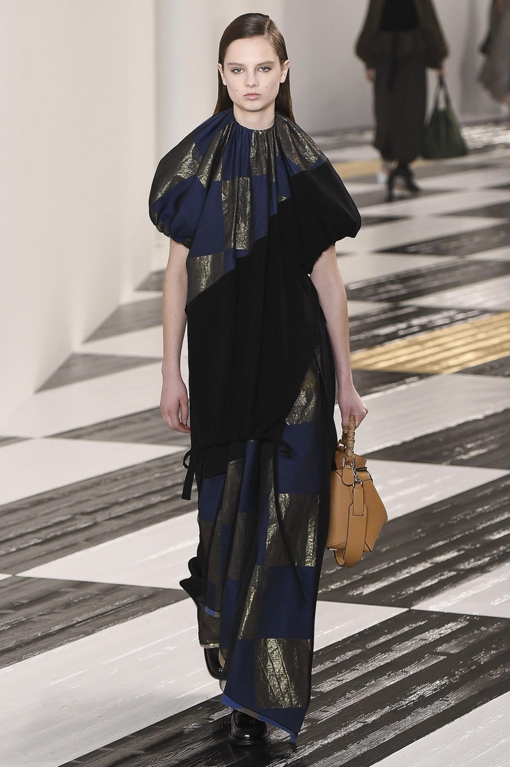 Fashion Week Paris Fall/Winter 2020 look 44 from the Loewe collection womenswear
