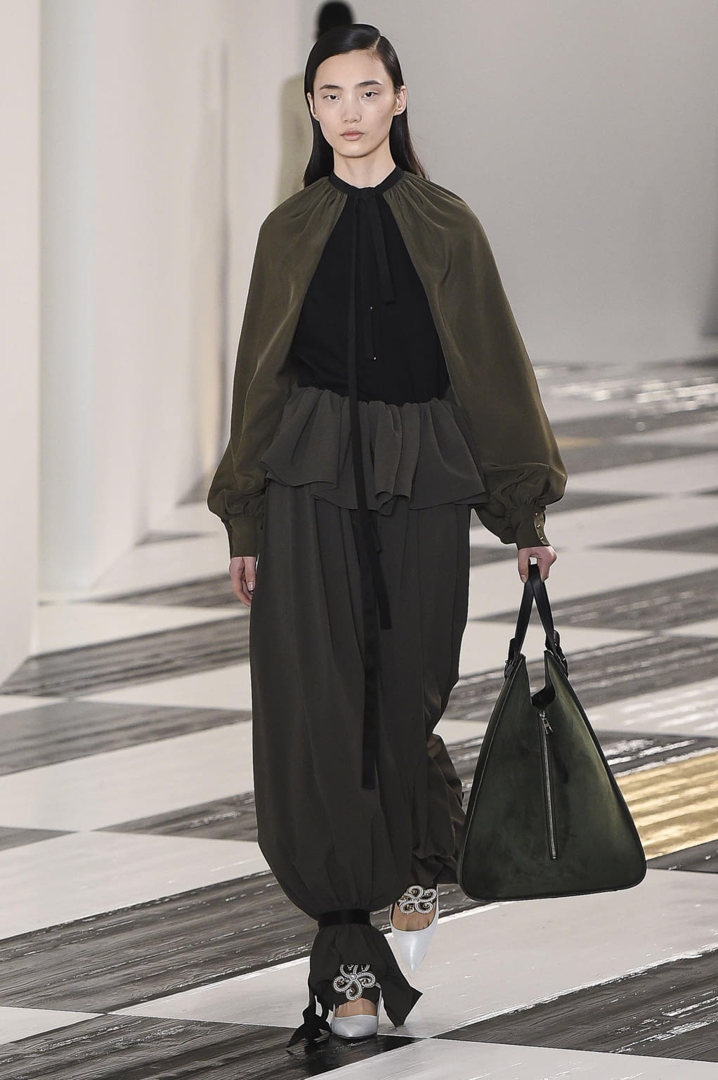 Fashion Week Paris Fall/Winter 2020 look 45 from the Loewe collection womenswear