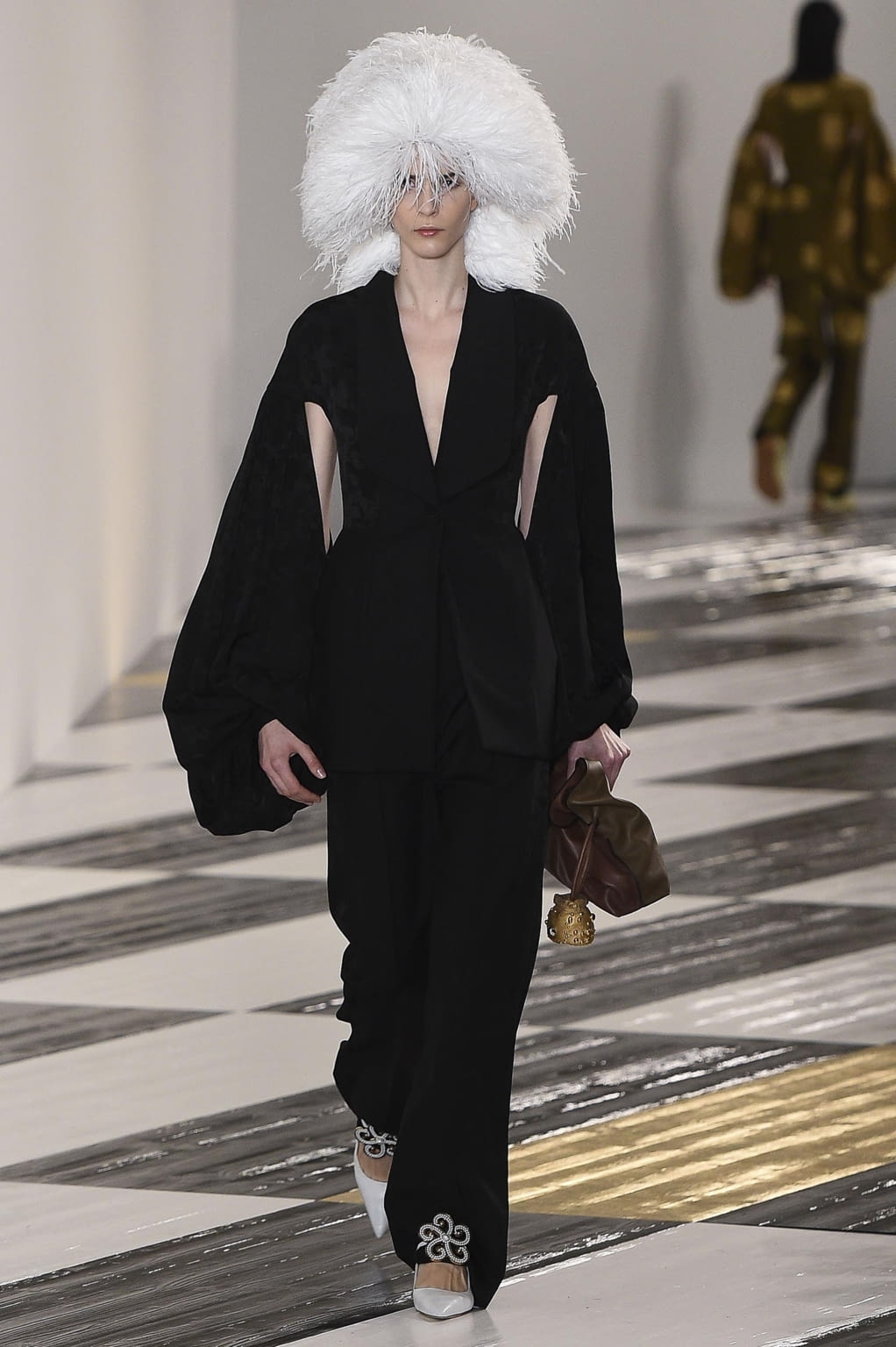 Fashion Week Paris Fall/Winter 2020 look 47 from the Loewe collection womenswear