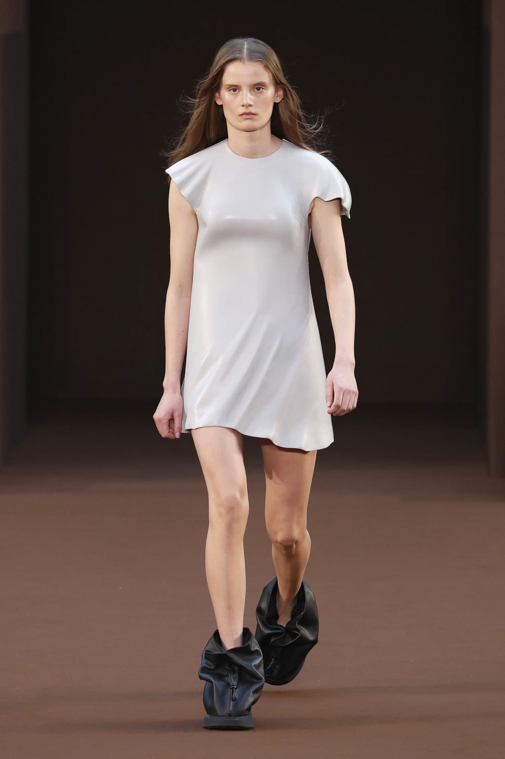 Fashion Week Paris Fall/Winter 2022 look 3 de la collection Loewe womenswear