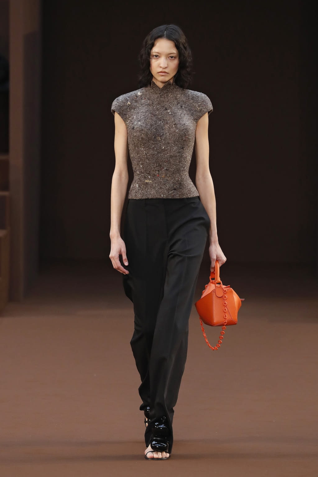 Fashion Week Paris Fall/Winter 2022 look 13 from the Loewe collection womenswear