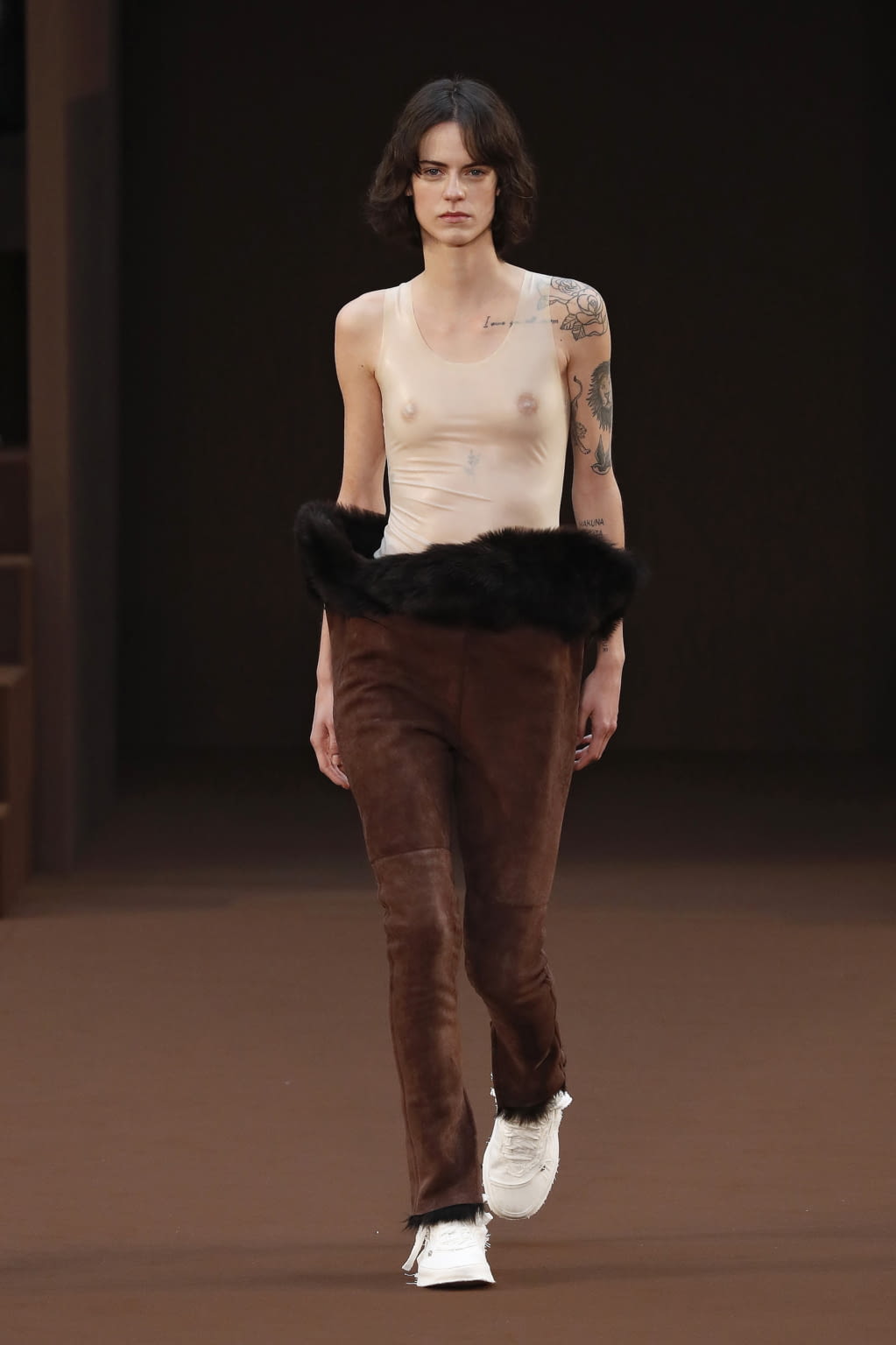 Fashion Week Paris Fall/Winter 2022 look 18 from the Loewe collection womenswear
