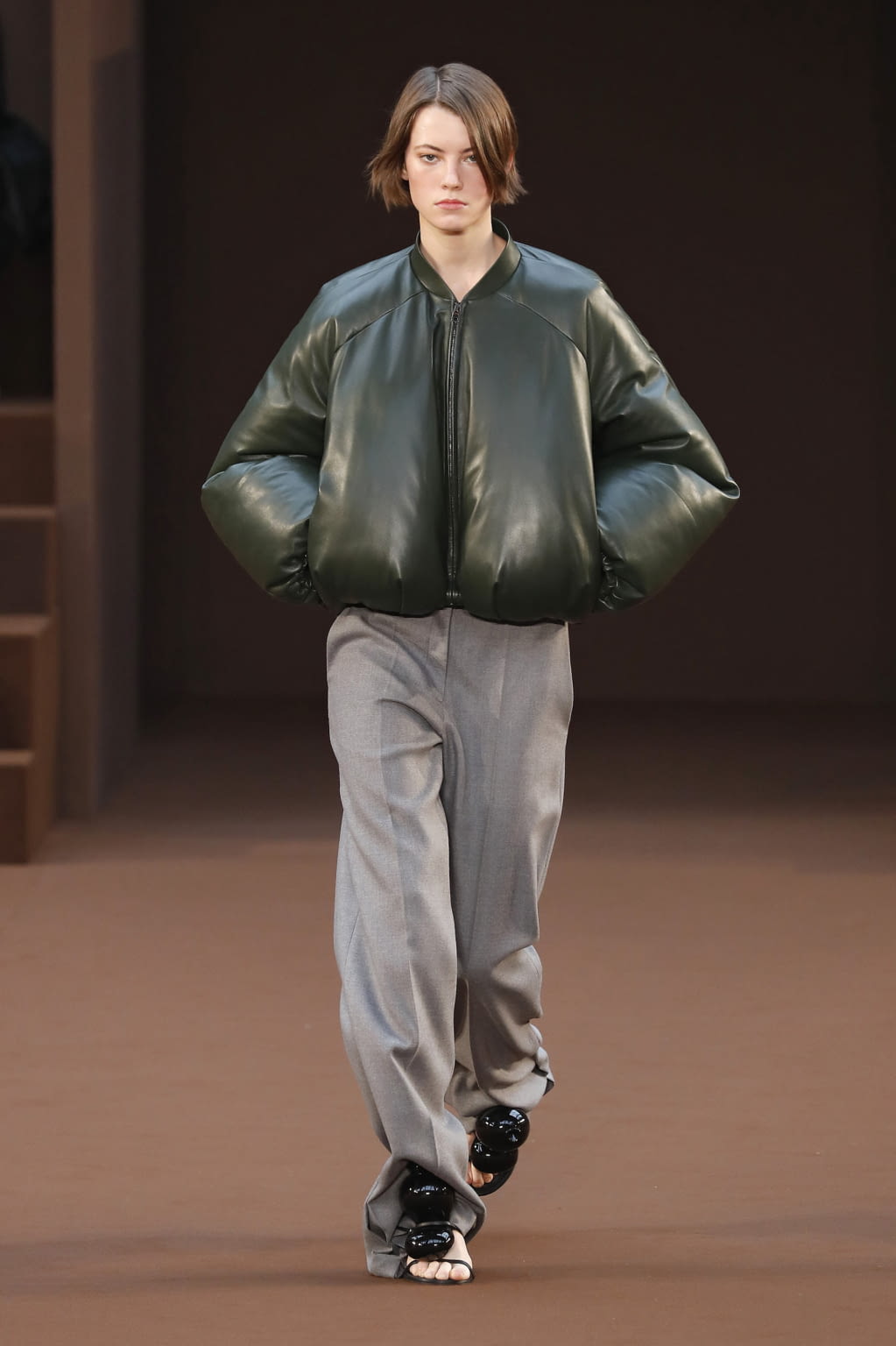 Fashion Week Paris Fall/Winter 2022 look 19 from the Loewe collection 女装