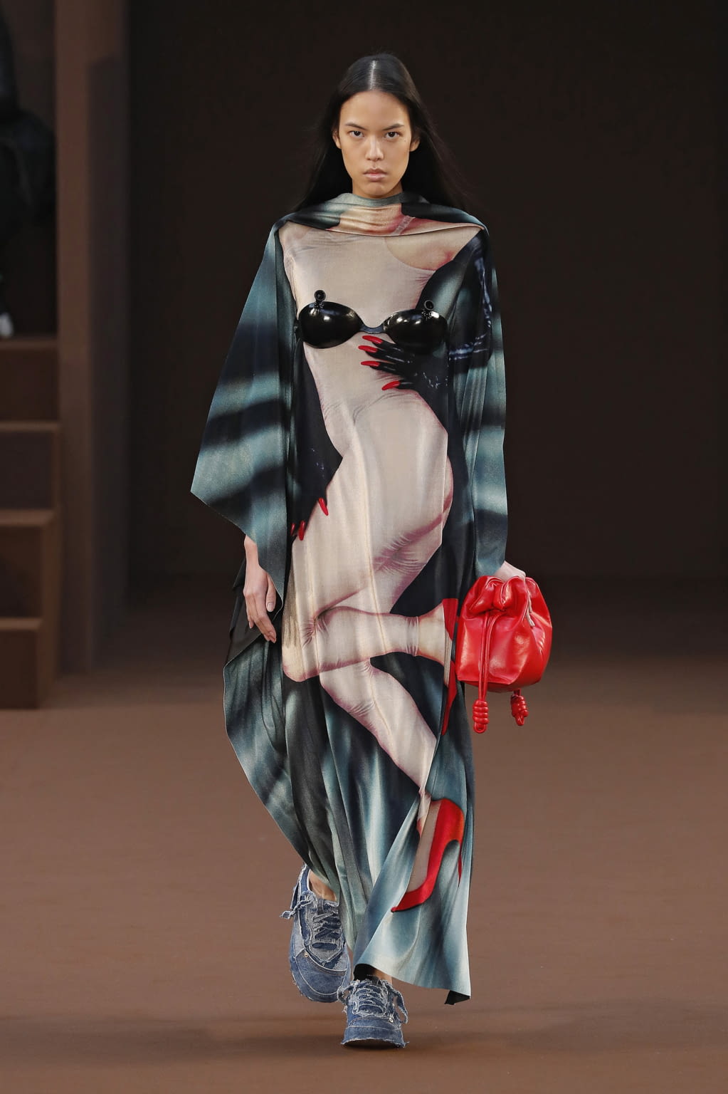 Fashion Week Paris Fall/Winter 2022 look 21 from the Loewe collection 女装