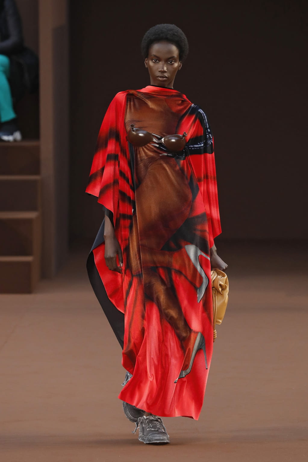 Fashion Week Paris Fall/Winter 2022 look 22 from the Loewe collection womenswear