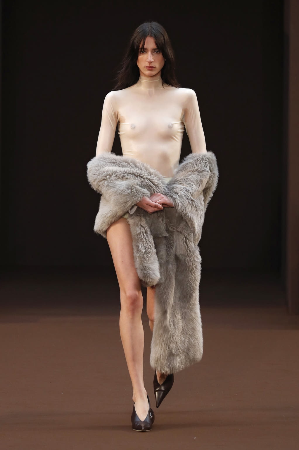 Fashion Week Paris Fall/Winter 2022 look 30 from the Loewe collection 女装