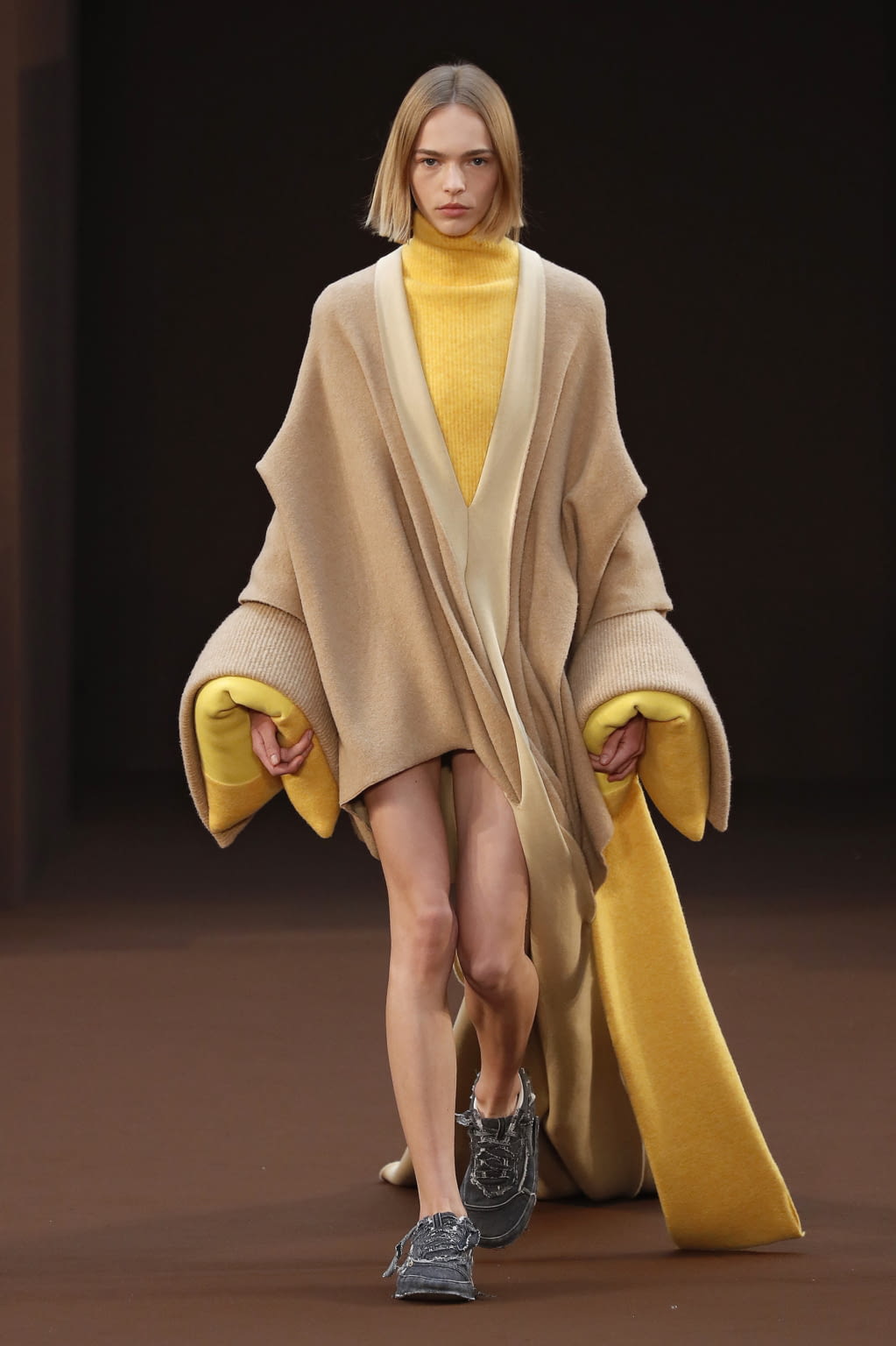 Fashion Week Paris Fall/Winter 2022 look 31 from the Loewe collection 女装
