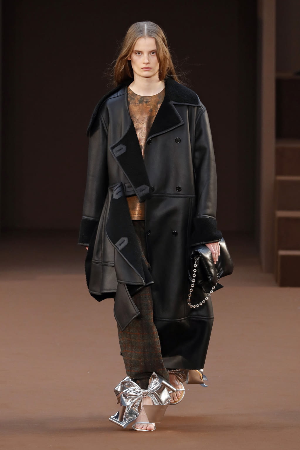 Fashion Week Paris Fall/Winter 2022 look 37 from the Loewe collection womenswear