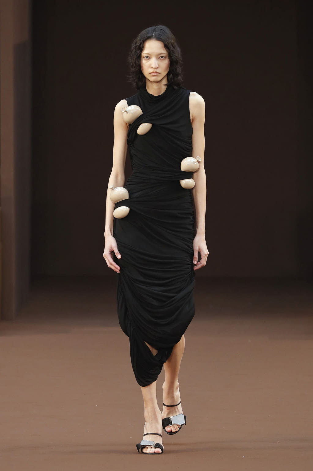 Fashion Week Paris Fall/Winter 2022 look 38 from the Loewe collection 女装
