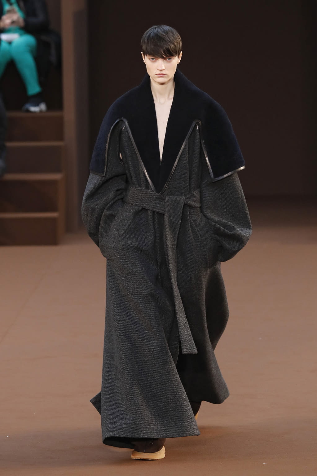 Fashion Week Paris Fall/Winter 2022 look 40 from the Loewe collection womenswear