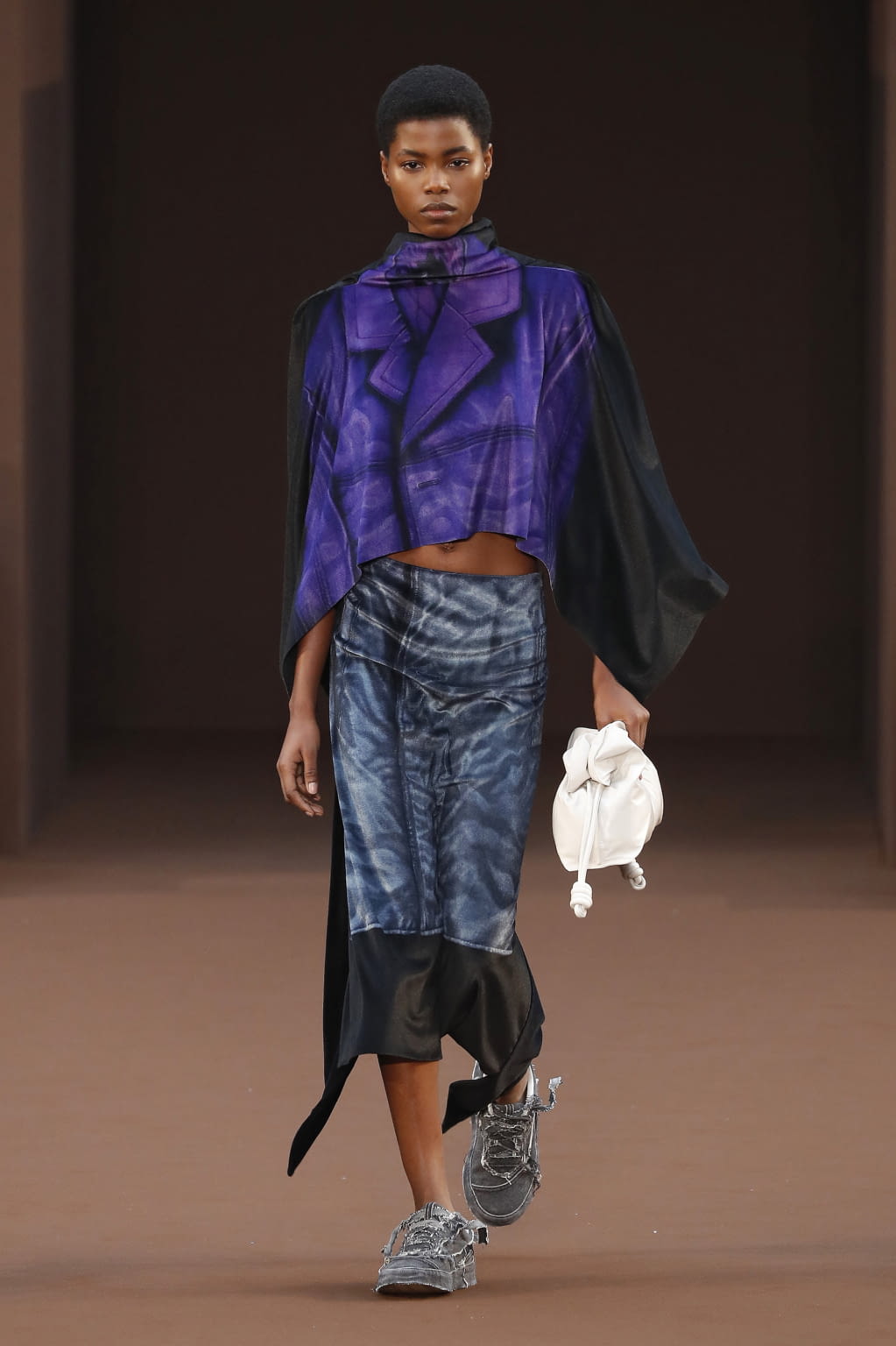 Fashion Week Paris Fall/Winter 2022 look 41 from the Loewe collection womenswear