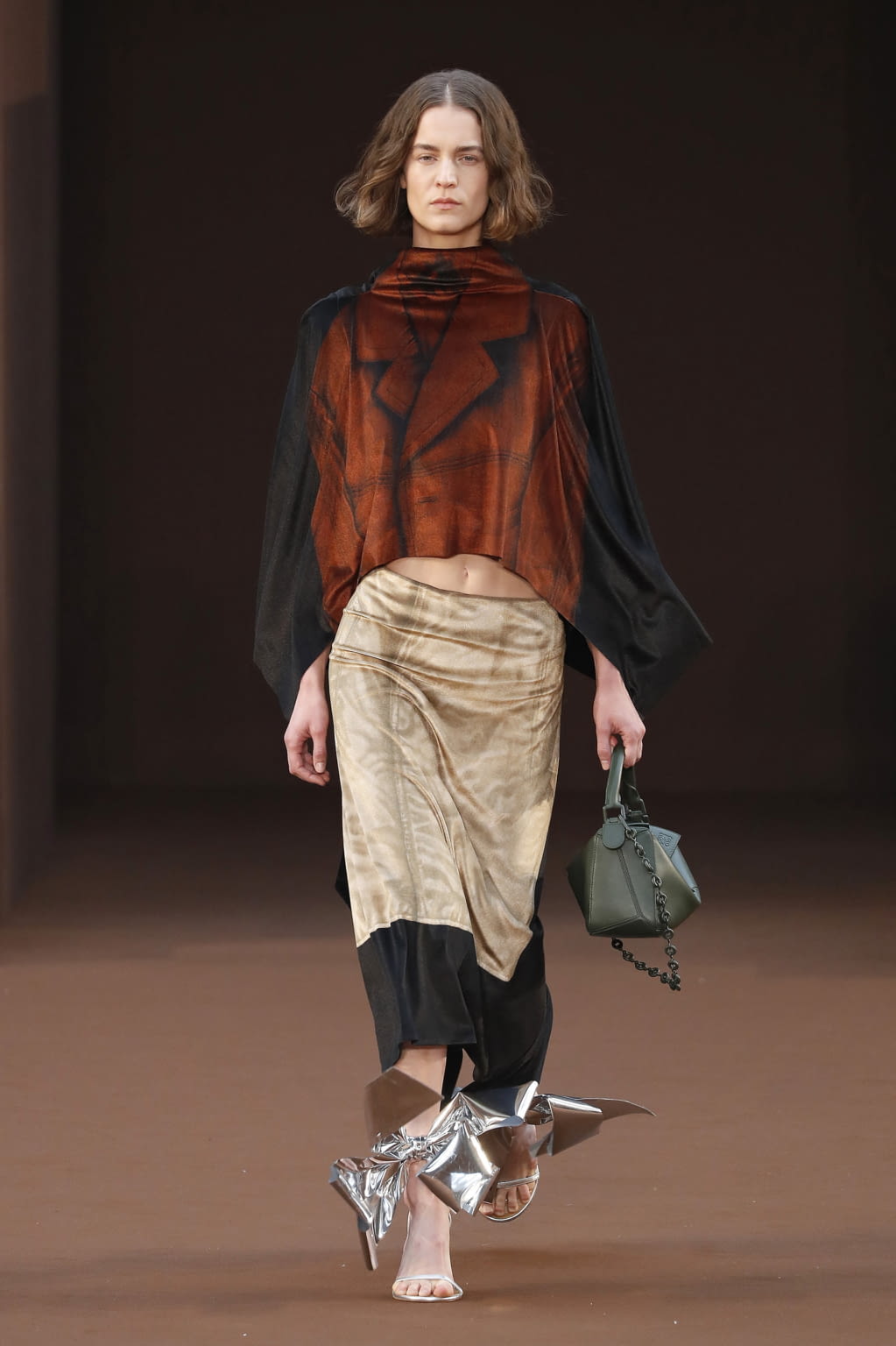 Fashion Week Paris Fall/Winter 2022 look 42 from the Loewe collection womenswear