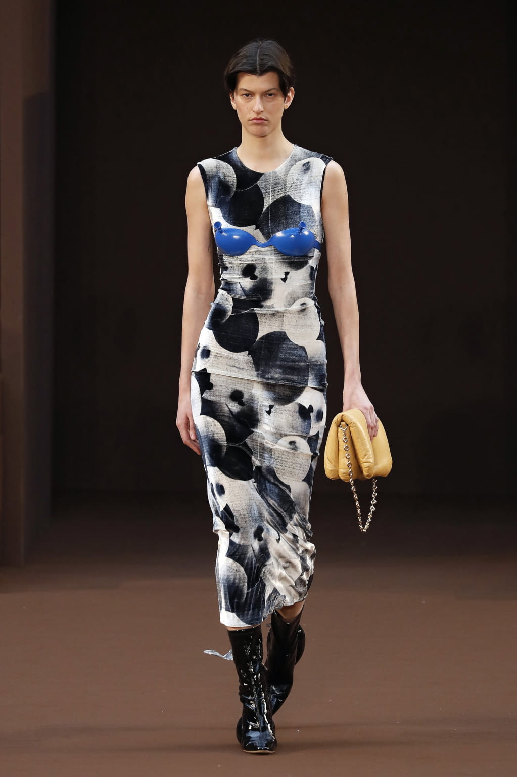 Fashion Week Paris Fall/Winter 2022 look 51 de la collection Loewe womenswear