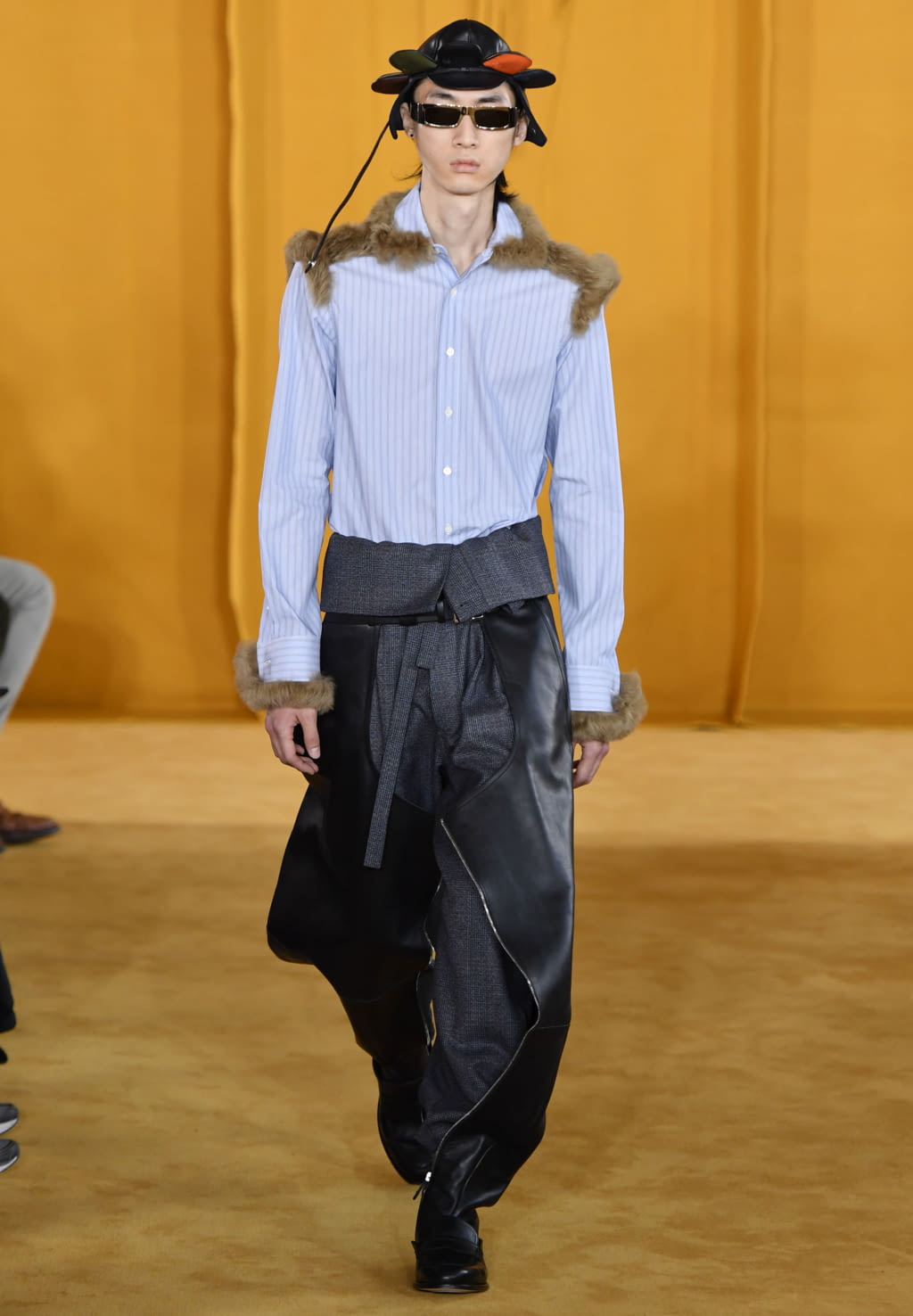 Fashion Week Paris Fall/Winter 2019 look 3 from the Loewe collection 男装