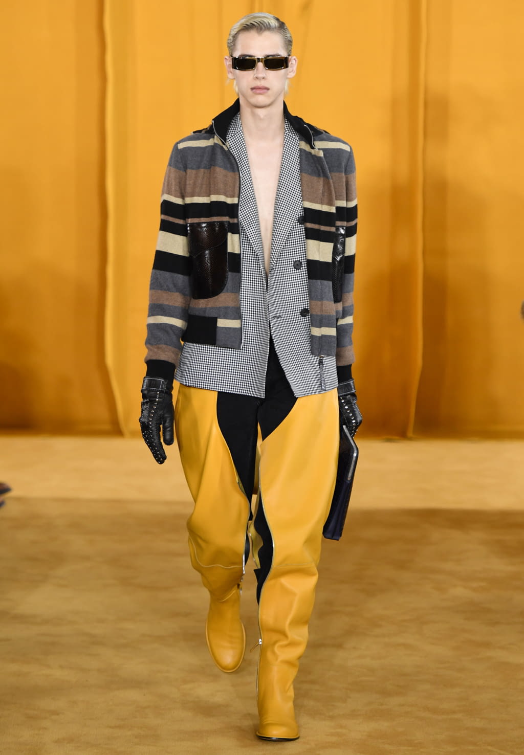 Fashion Week Paris Fall/Winter 2019 look 7 from the Loewe collection 男装