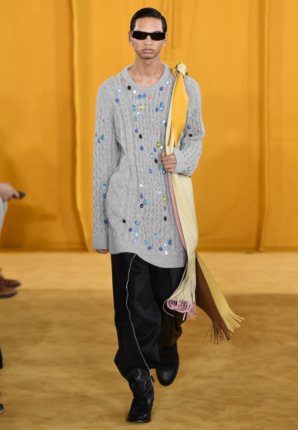 Fashion Week Paris Fall/Winter 2019 look 11 from the Loewe collection 男装