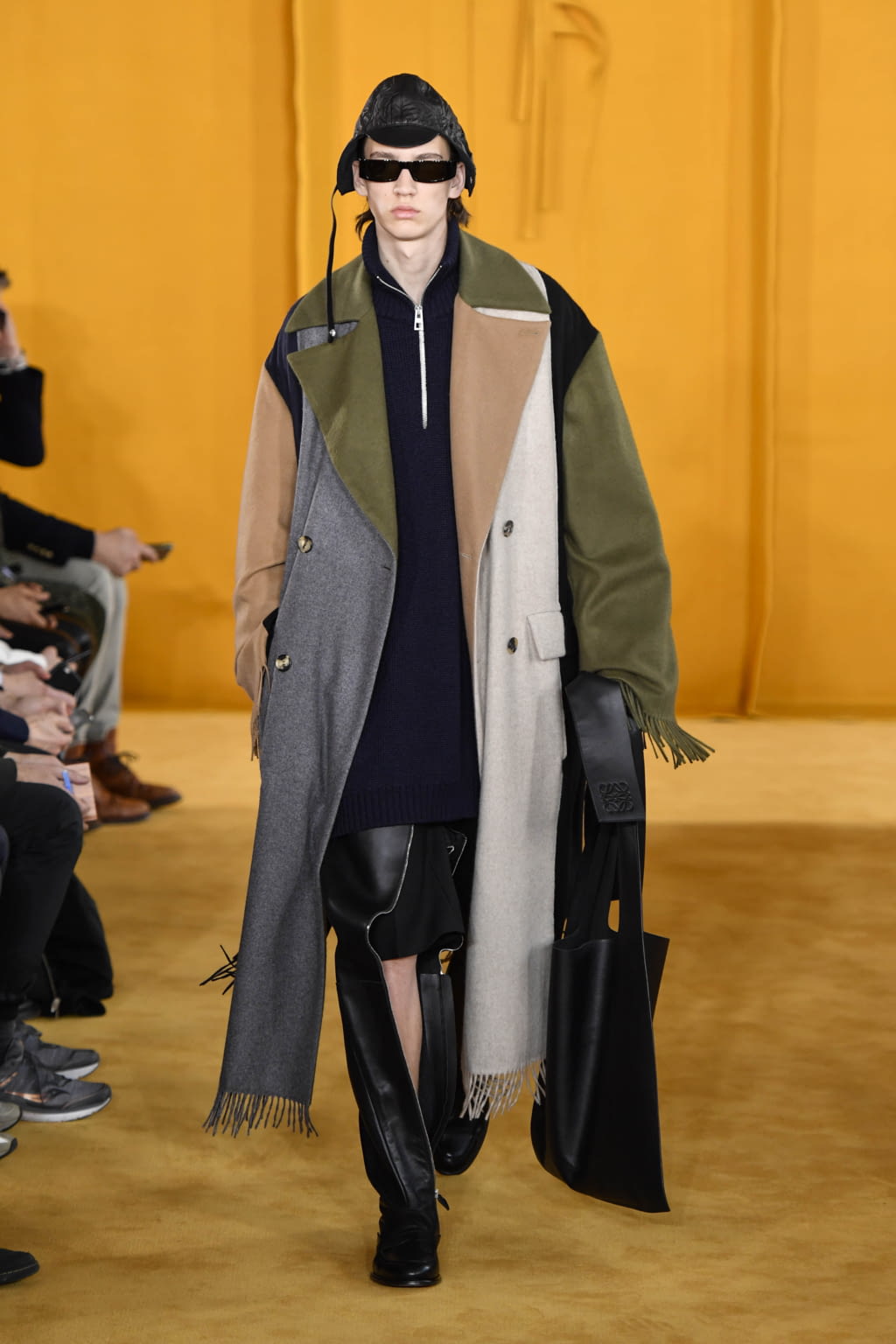 Fashion Week Paris Fall/Winter 2019 look 14 from the Loewe collection 男装