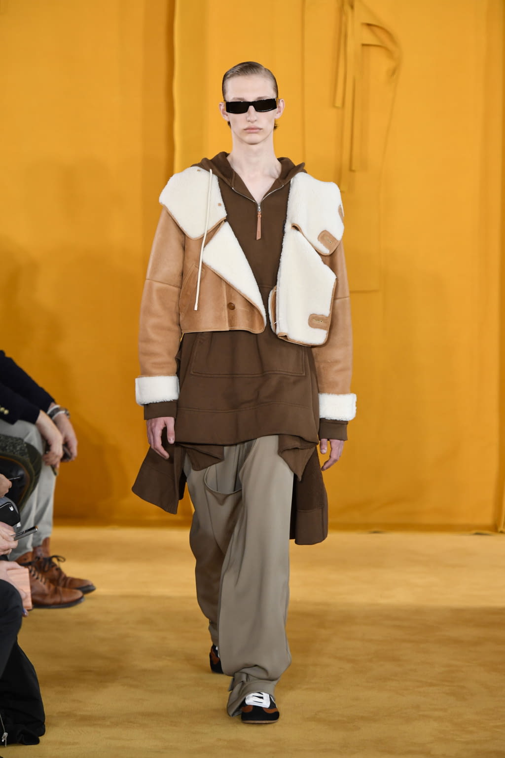 Fashion Week Paris Fall/Winter 2019 look 30 from the Loewe collection 男装