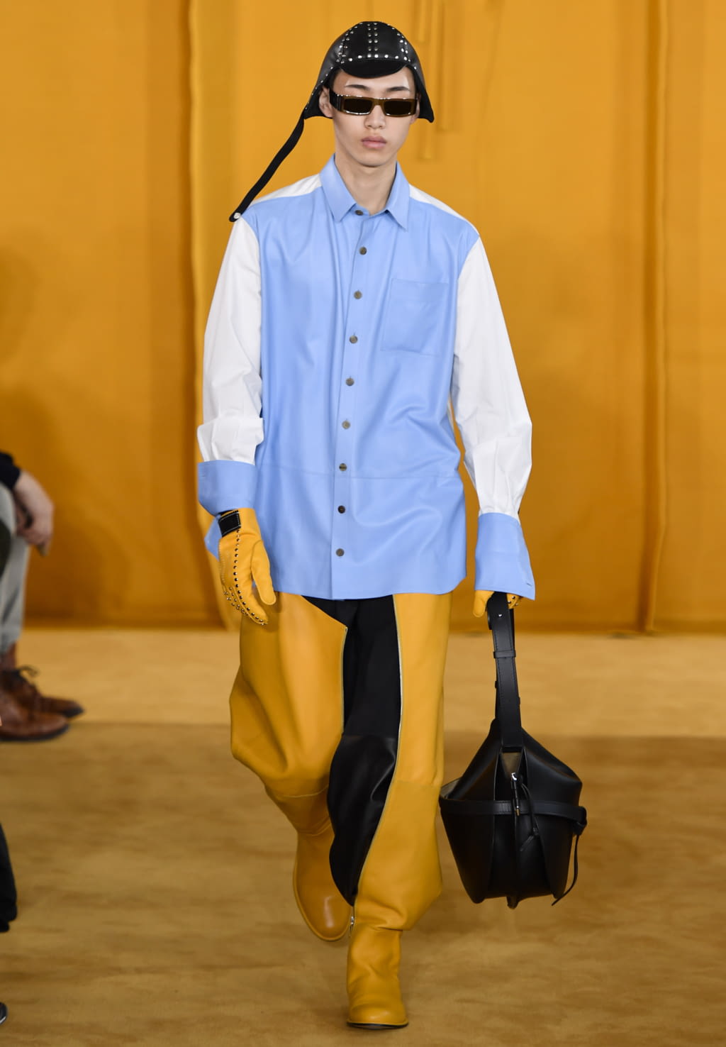 Fashion Week Paris Fall/Winter 2019 look 32 from the Loewe collection 男装