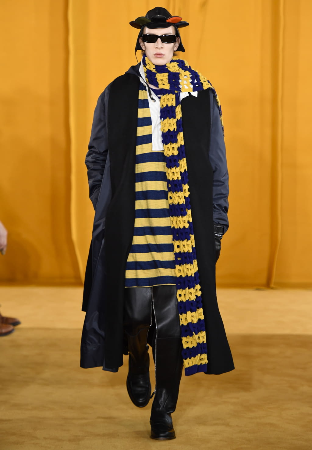 Fashion Week Paris Fall/Winter 2019 look 33 from the Loewe collection menswear