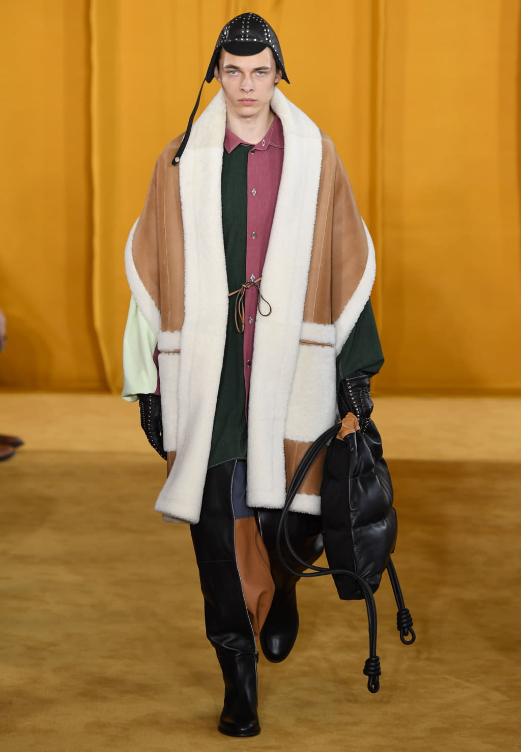 Fashion Week Paris Fall/Winter 2019 look 38 de la collection Loewe menswear