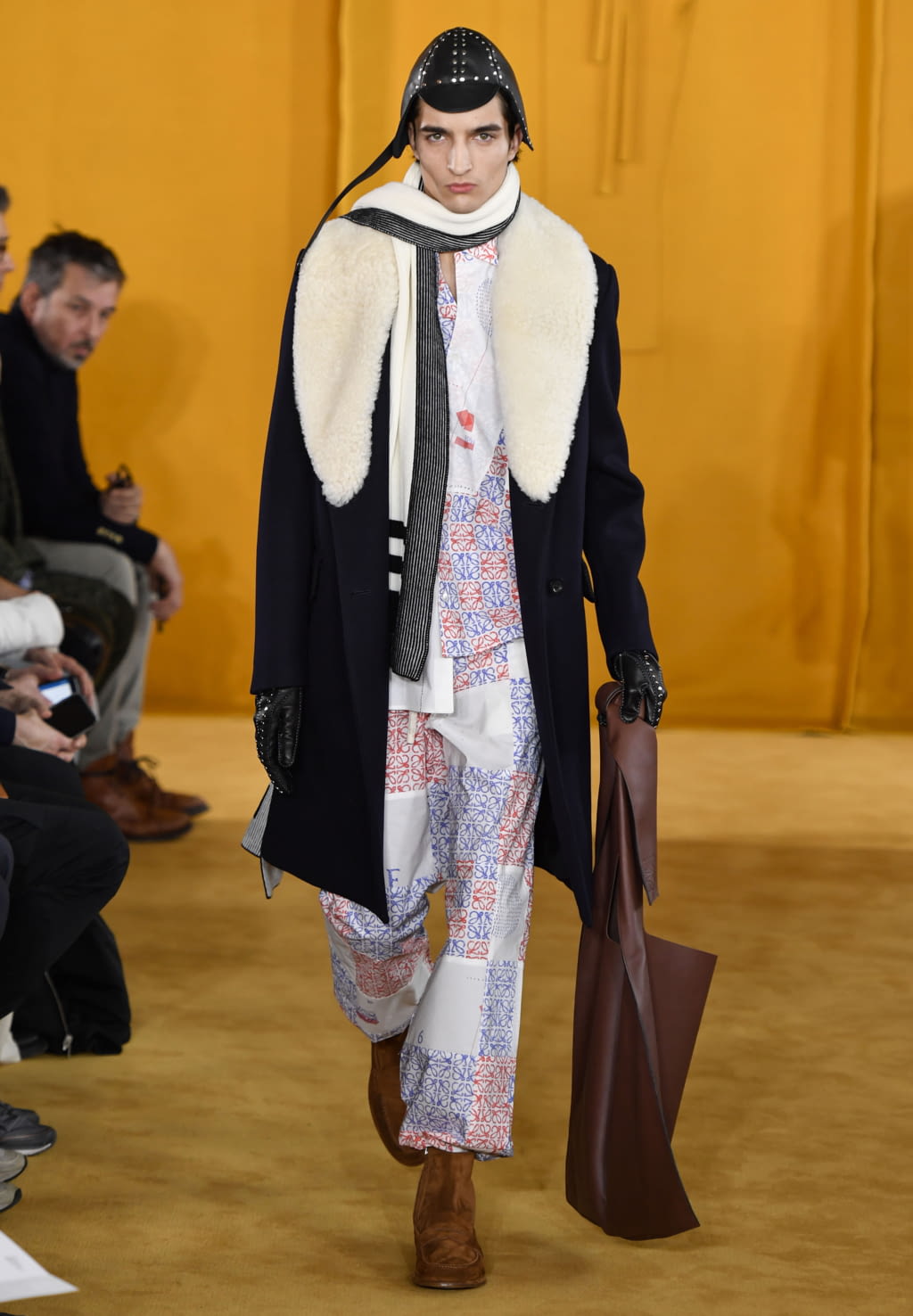 Fashion Week Paris Fall/Winter 2019 look 41 from the Loewe collection 男装