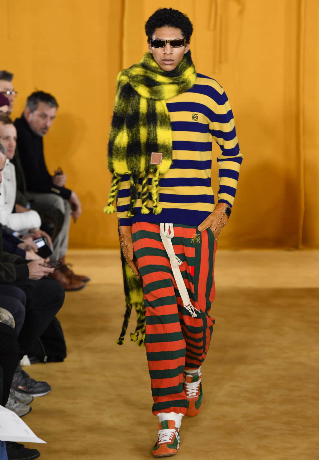 Fashion Week Paris Fall/Winter 2019 look 43 from the Loewe collection menswear