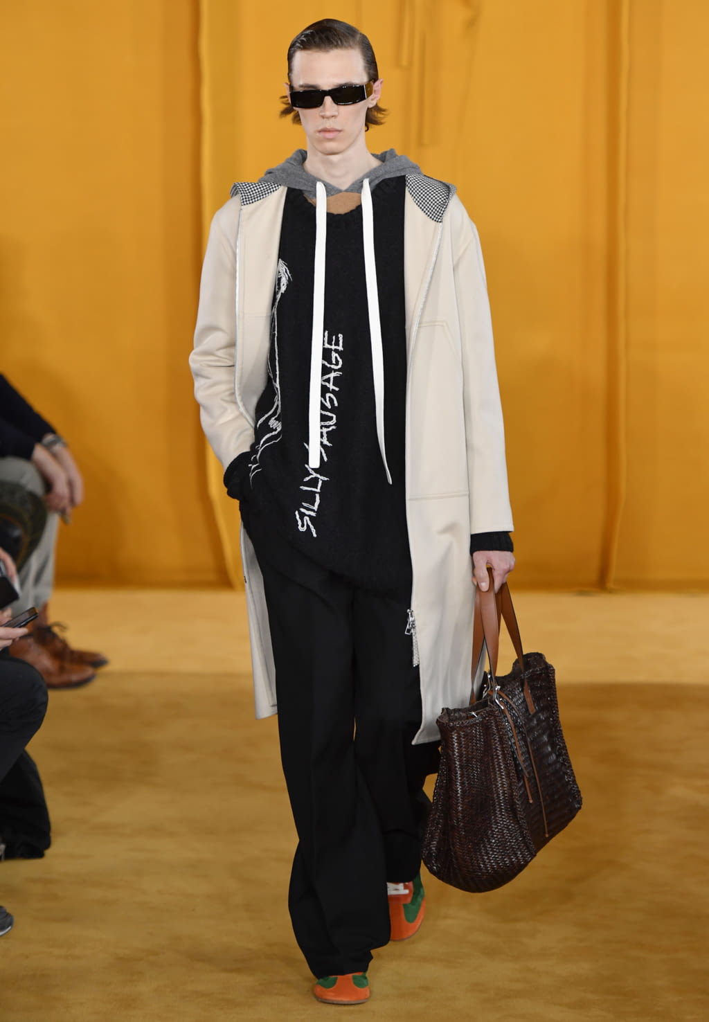 Fashion Week Paris Fall/Winter 2019 look 44 from the Loewe collection menswear
