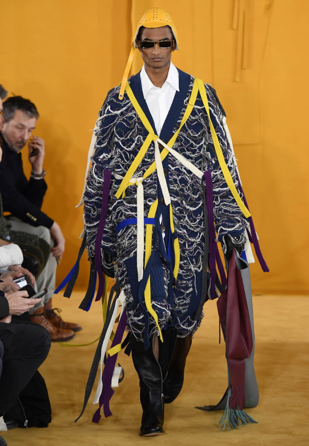 Fashion Week Paris Fall/Winter 2019 look 45 from the Loewe collection 男装