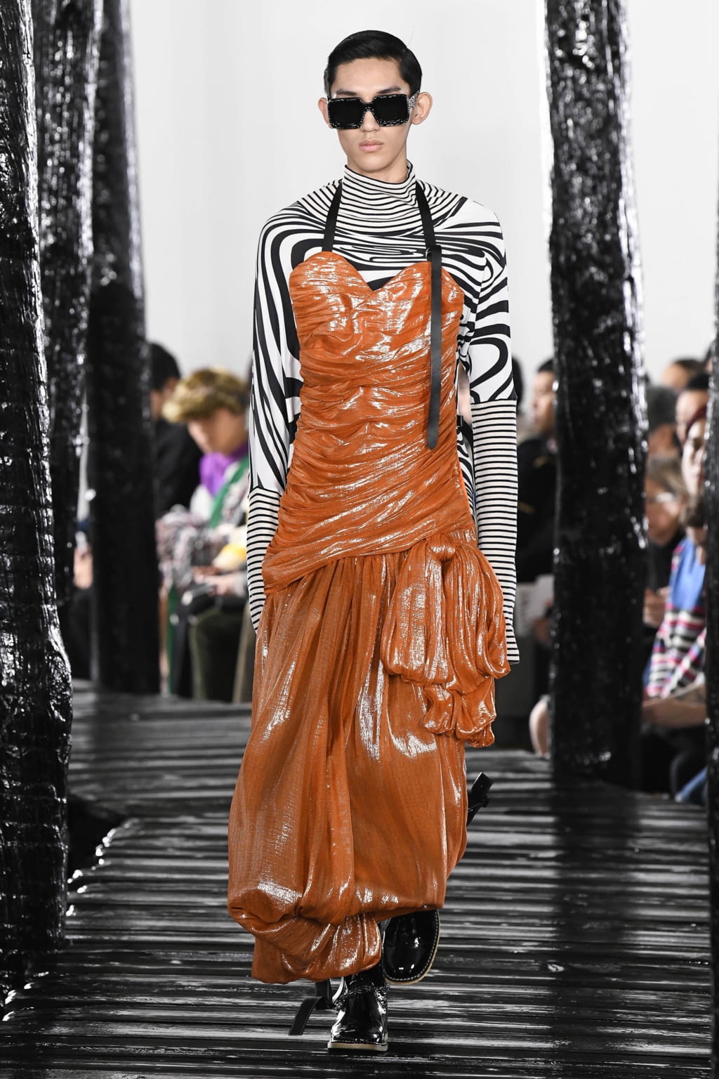 Fashion Week Paris Fall/Winter 2020 look 12 de la collection Loewe menswear