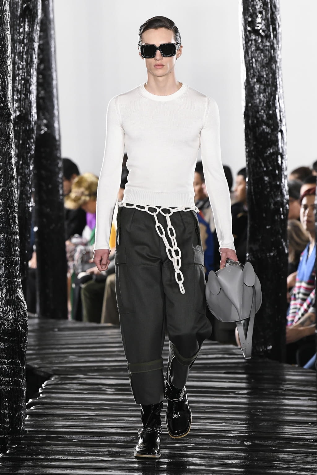 Fashion Week Paris Fall/Winter 2020 look 15 from the Loewe collection menswear