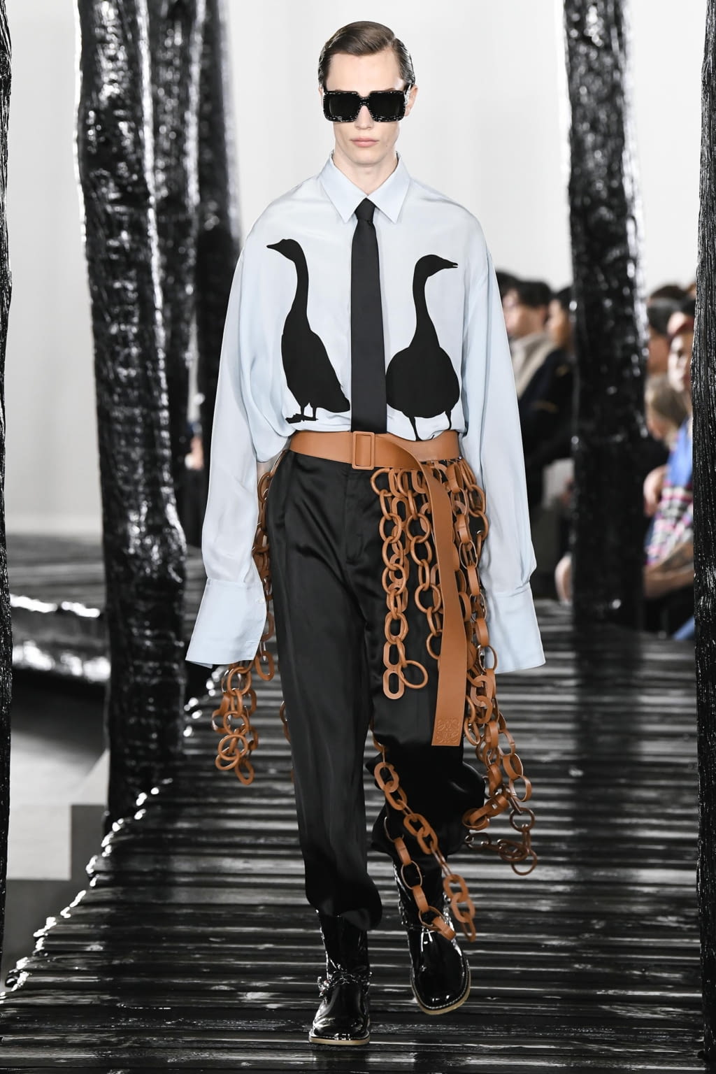 Fashion Week Paris Fall/Winter 2020 look 18 from the Loewe collection 男装