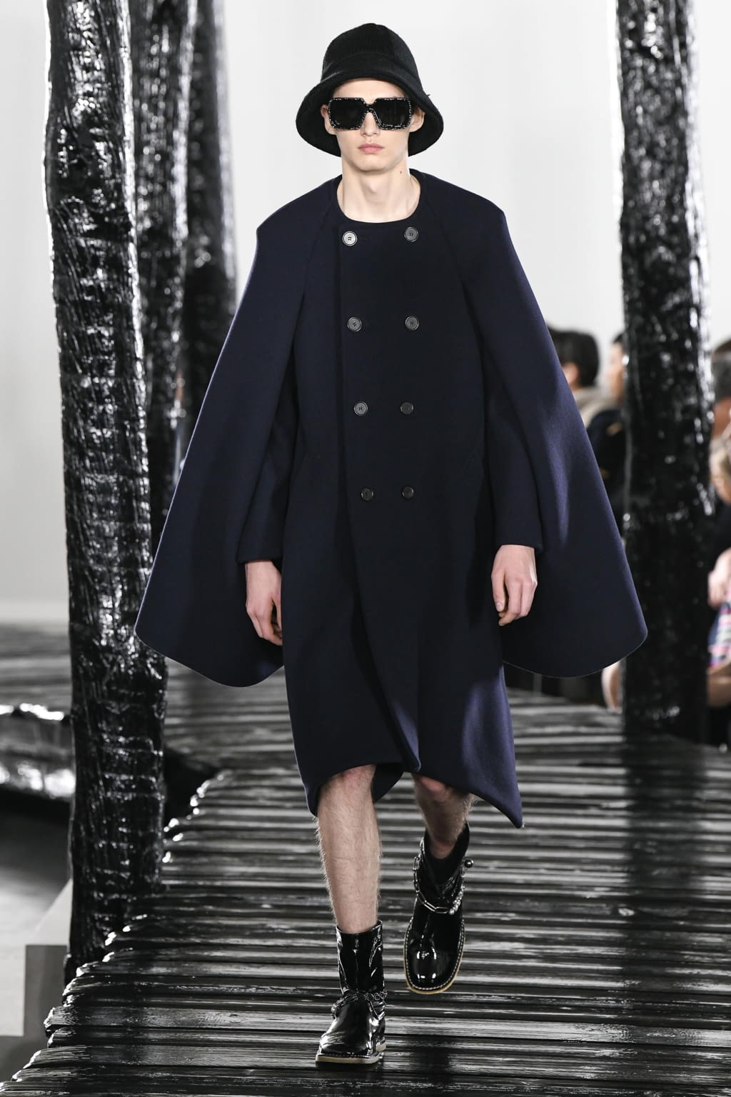 Fashion Week Paris Fall/Winter 2020 look 19 de la collection Loewe menswear