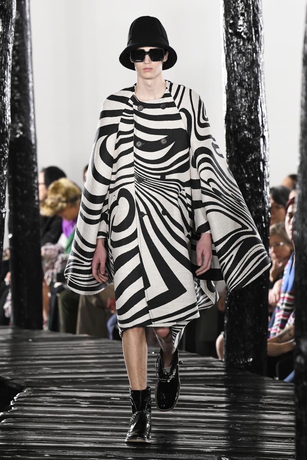 Fashion Week Paris Fall/Winter 2020 look 33 de la collection Loewe menswear