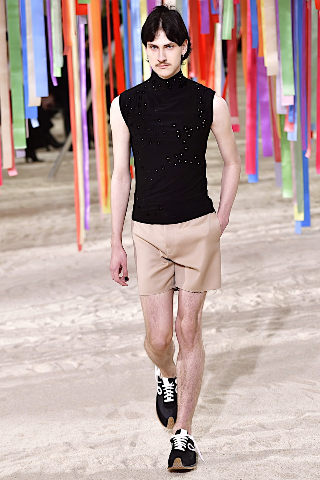 Fashion Week Paris Fall/Winter 2022 look 4 from the Loewe collection 男装