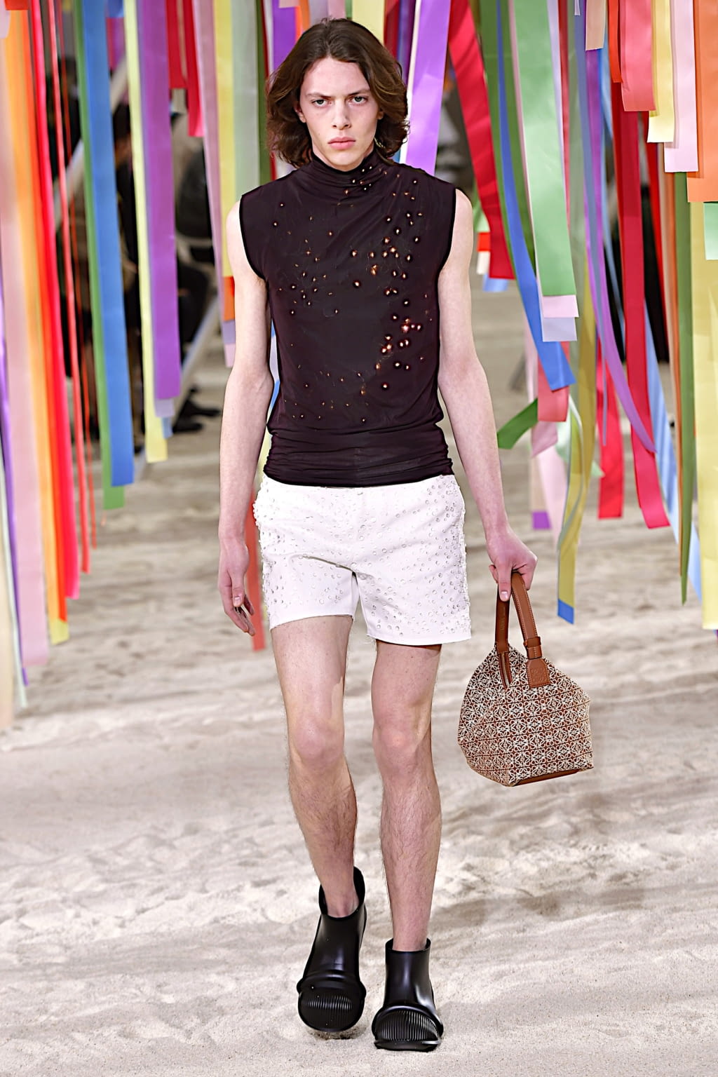 Fashion Week Paris Fall/Winter 2022 look 6 from the Loewe collection 男装