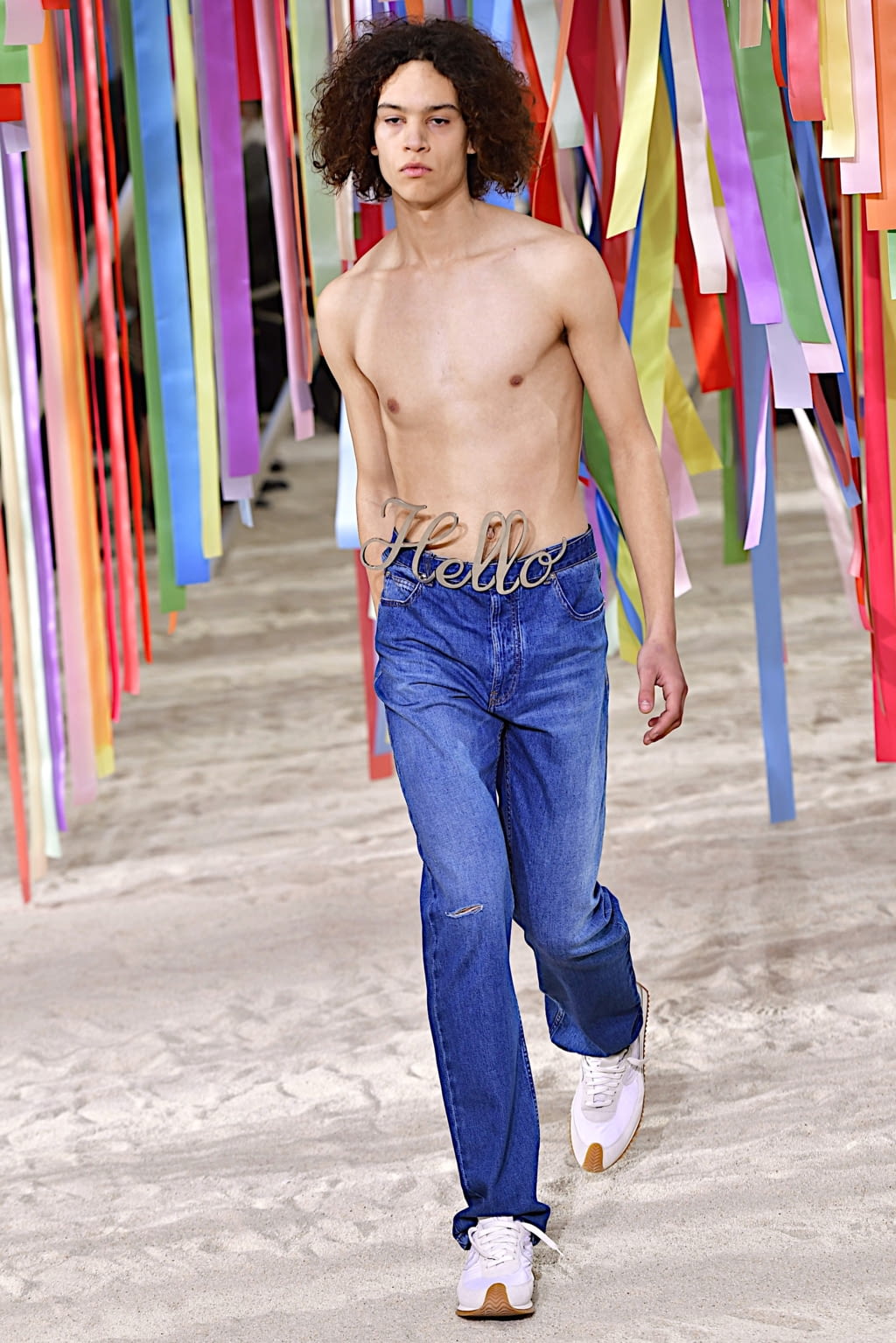 Fashion Week Paris Fall/Winter 2022 look 21 from the Loewe collection 男装
