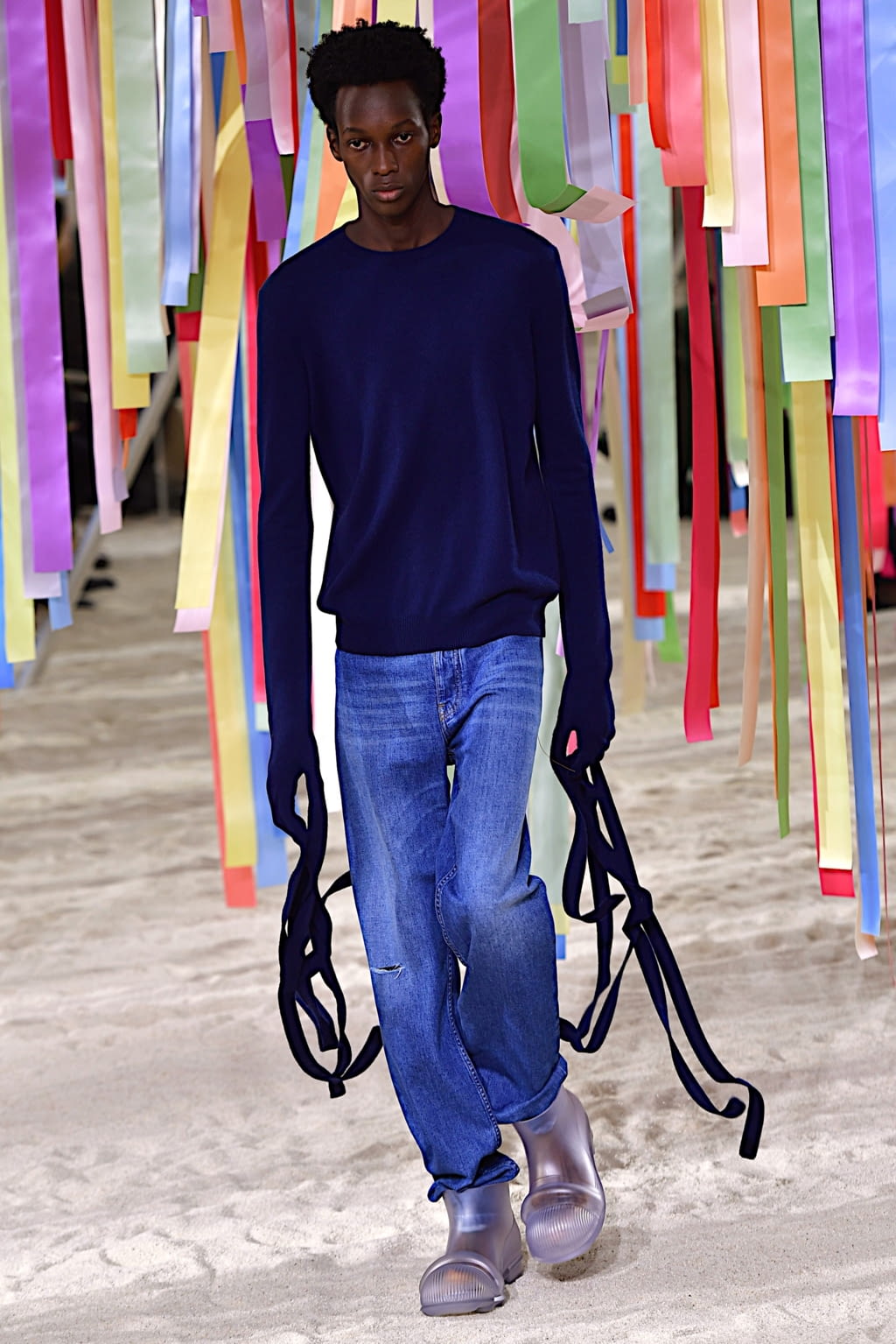 Fashion Week Paris Fall/Winter 2022 look 23 from the Loewe collection menswear