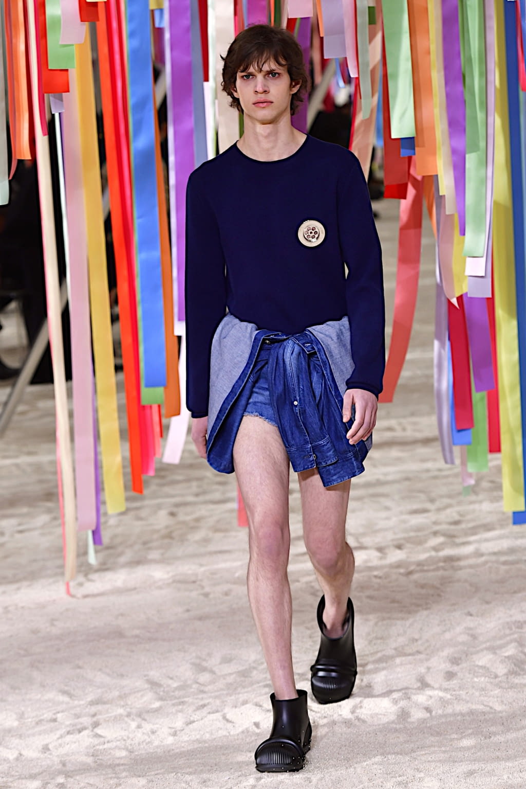 Fashion Week Paris Fall/Winter 2022 look 29 from the Loewe collection menswear