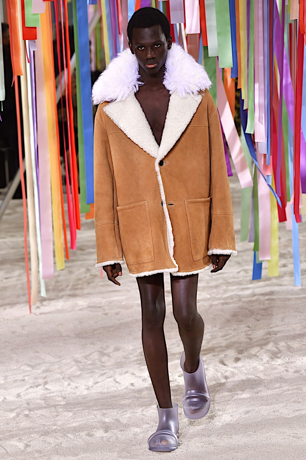 Fashion Week Paris Fall/Winter 2022 look 47 from the Loewe collection 男装