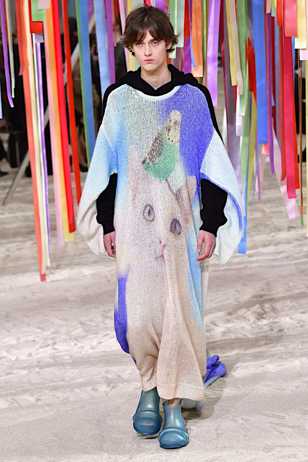 Fashion Week Paris Fall/Winter 2022 look 51 from the Loewe collection 男装