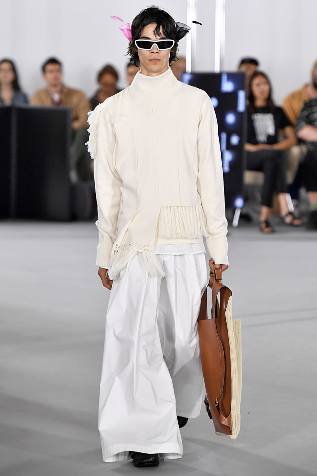 Fashion Week Paris Spring/Summer 2020 look 1 de la collection Loewe menswear