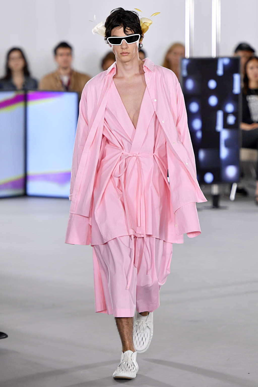 Fashion Week Paris Spring/Summer 2020 look 3 from the Loewe collection 男装