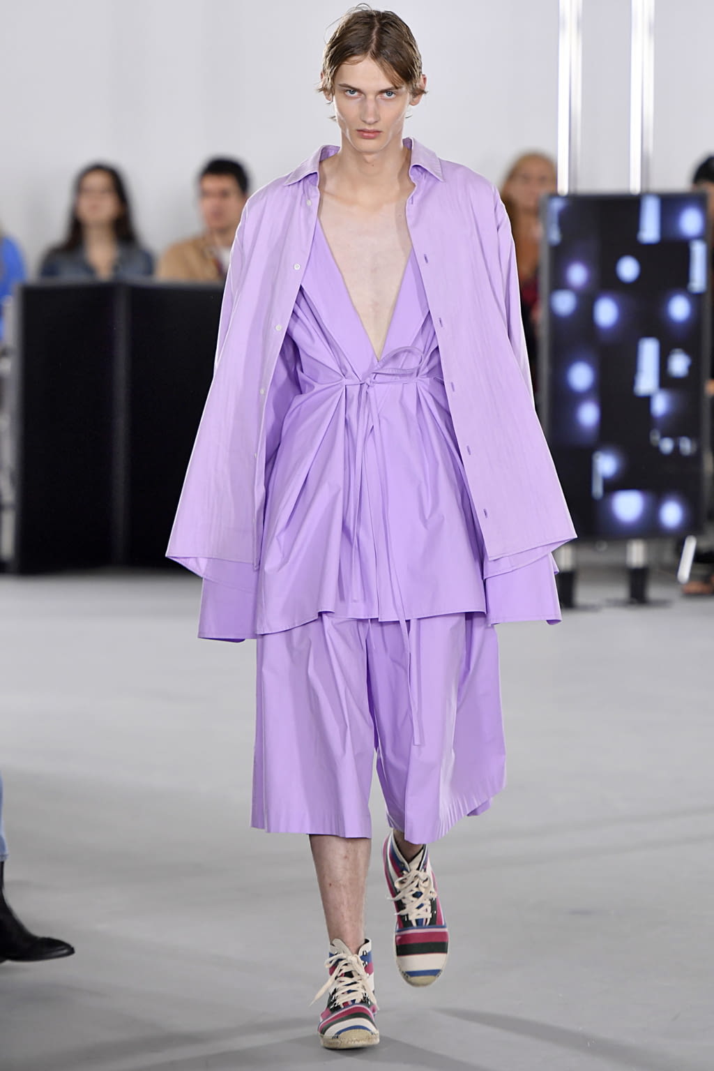 Fashion Week Paris Spring/Summer 2020 look 4 from the Loewe collection 男装