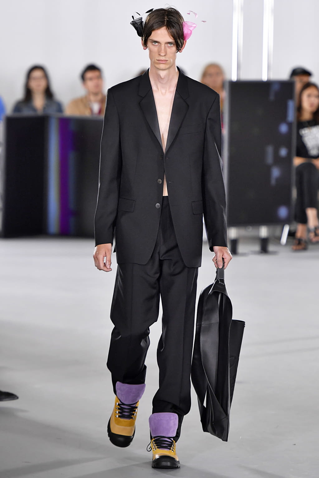 Fashion Week Paris Spring/Summer 2020 look 13 from the Loewe collection 男装