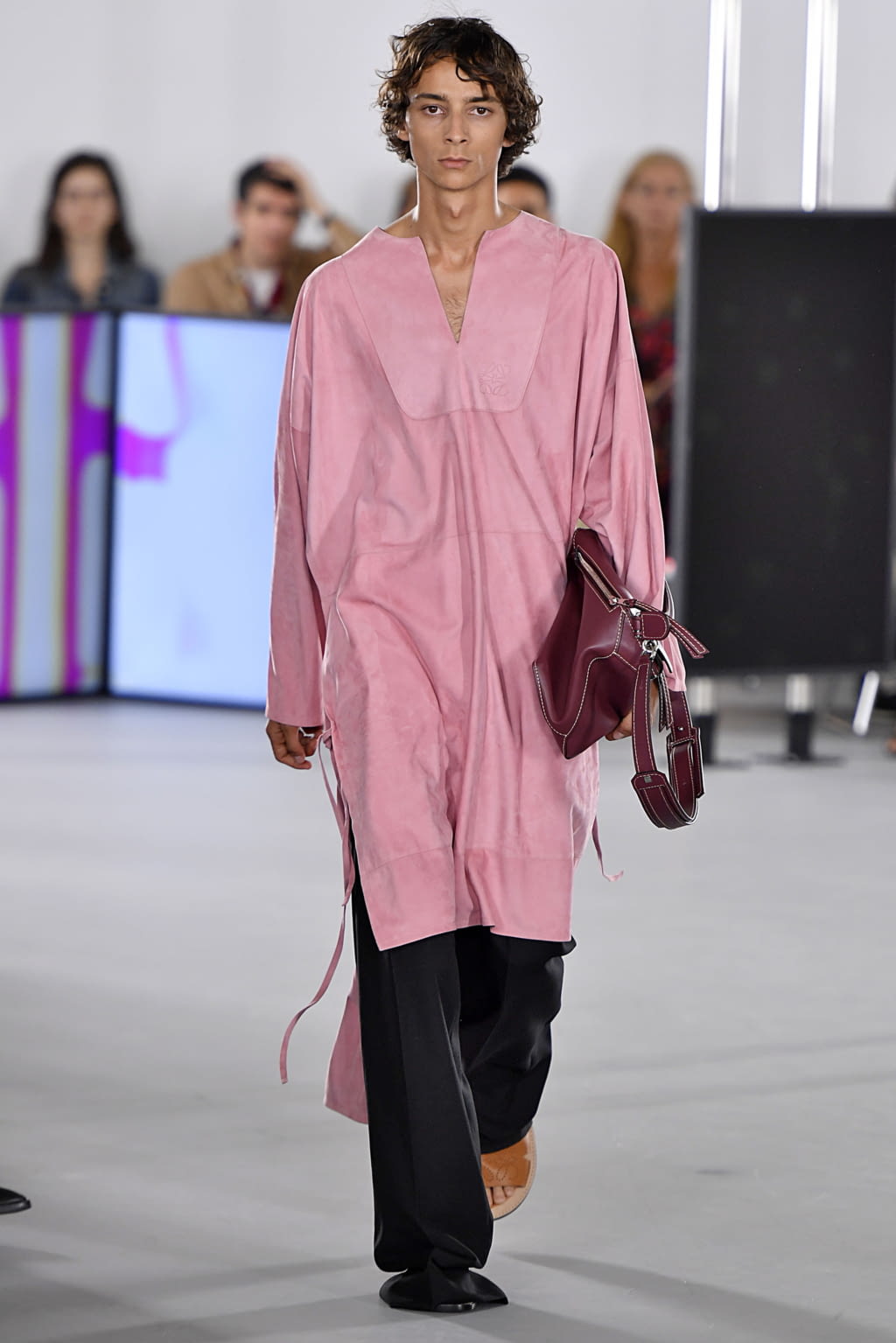 Fashion Week Paris Spring/Summer 2020 look 14 from the Loewe collection 男装