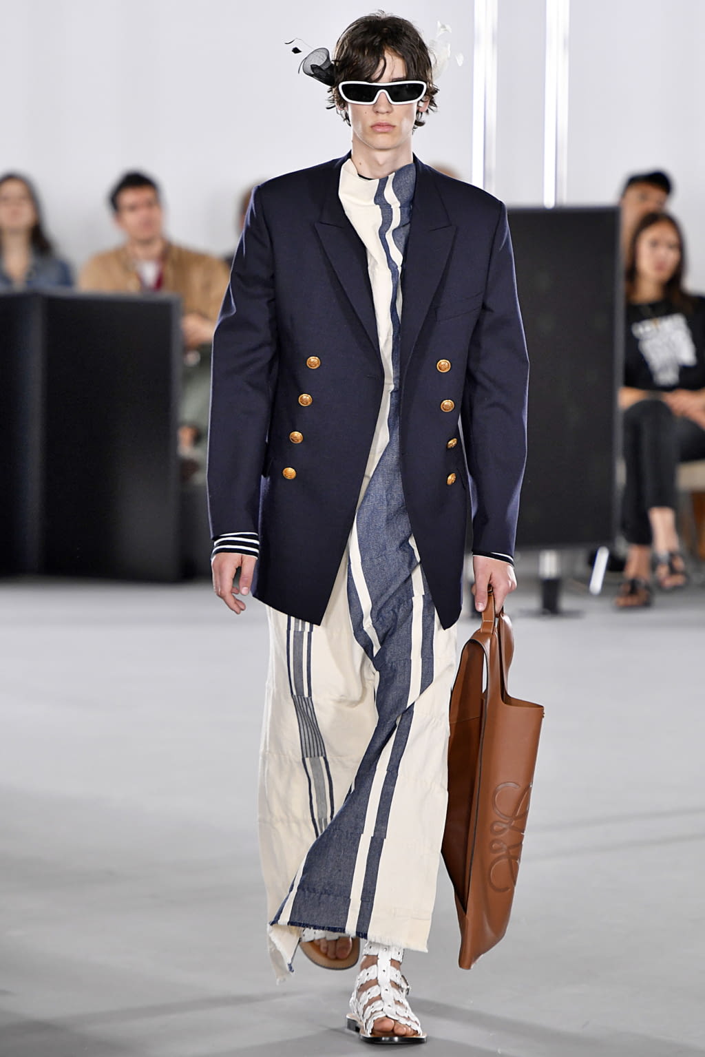 Fashion Week Paris Spring/Summer 2020 look 16 from the Loewe collection menswear