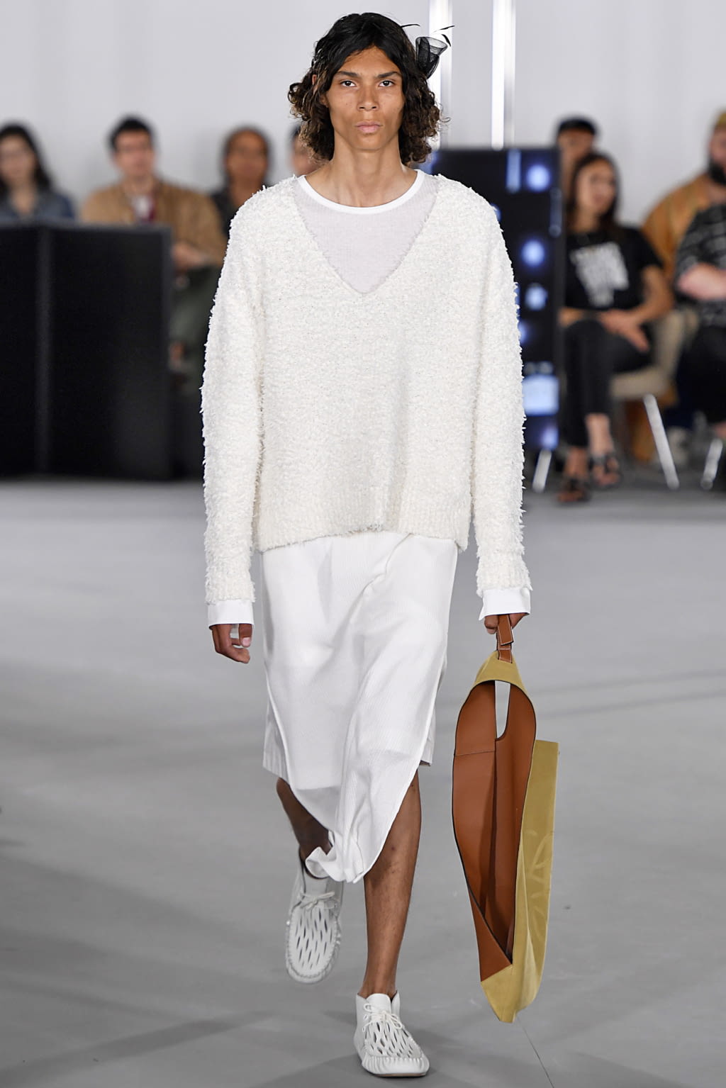 Fashion Week Paris Spring/Summer 2020 look 17 de la collection Loewe menswear
