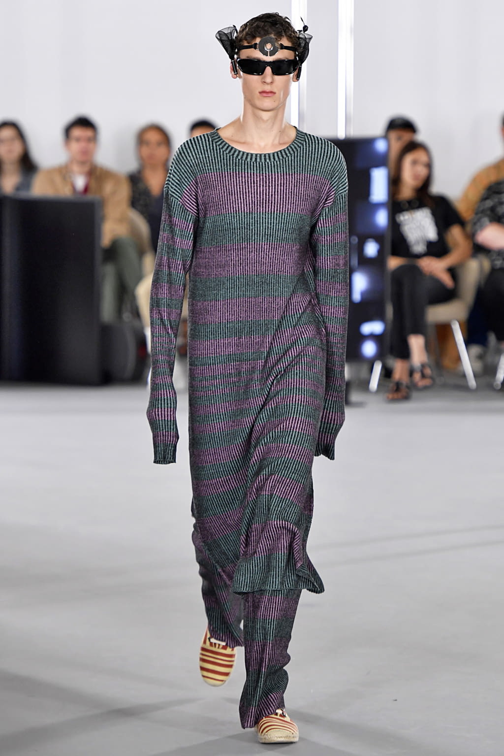 Fashion Week Paris Spring/Summer 2020 look 21 from the Loewe collection menswear