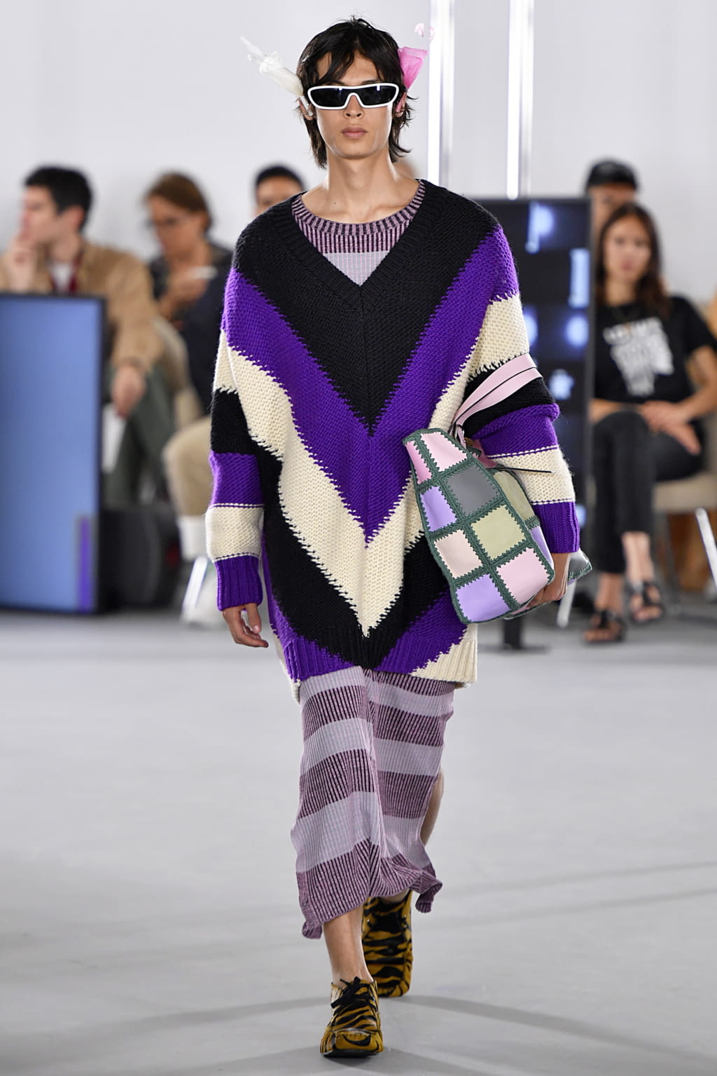 Fashion Week Paris Spring/Summer 2020 look 32 from the Loewe collection 男装